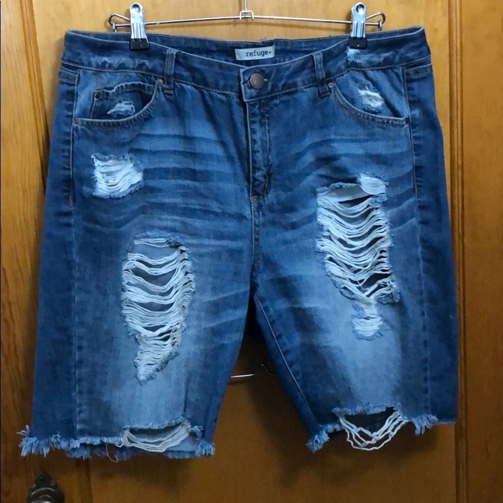 Distresses Bermuda Shorts